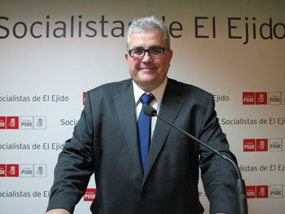 El PSOE de El Ejido lamenta que el alcalde se empeñe en aferrarse a su sillón