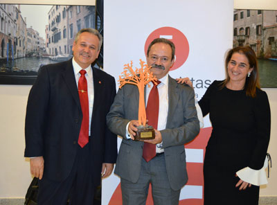 El Colegio concede el II Premio Economista del Ao a Francisco Torres Carmona