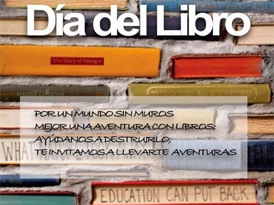 Noticia de Almera 24h: La Biblioteca de Carboneras construye un MURO con libros para que sea poco a poco destruido por cada persona que desee llevarse un ejemplar