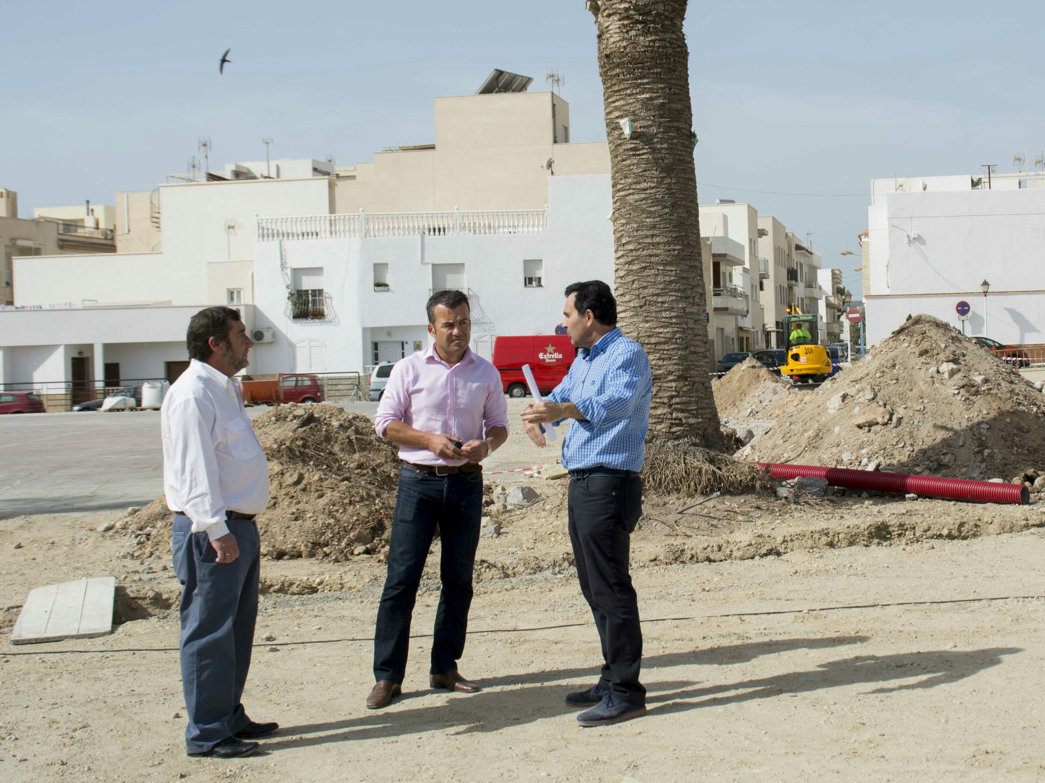 Noticia de Almería 24h: Inician los trabajos para convertir el solar del viejo Simón Fuentes en un gran espacio polivalente