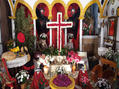 El concurso de Cruces de Mayo repleto de Color, alegra, abundancia floral y sabor mediterrneo