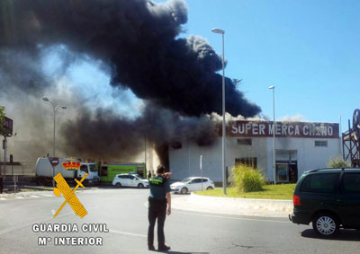 Noticia de Almería 24h: Un menor de 15 años responsable de incendiar un Bazar Chino