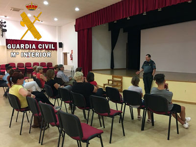 Noticia de Almera 24h: La Guardia Civil finaliza un ciclo de conferencias para la Convivencia y Mejora de la Seguridad Escolar 