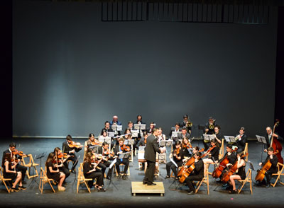 La música clásica y la danza contemporánea se funden en una obra única que cautiva al público del Auditorio