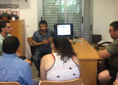 Noticia de Almería 24h: Usuarios del Centro Ocupacional aprenden a usar con responsabilidad las redes sociales