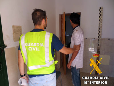 La Guardia Civil detiene in fraganti al autor de un delito de robo con fuerza en establecimientos públicos de Roquetas de Mar