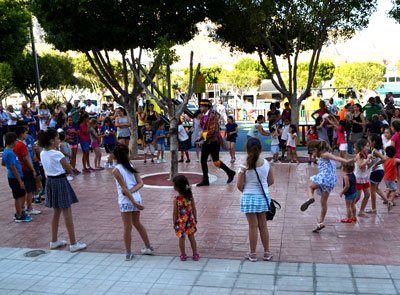 El alcalde inaugura la plaza Ortiz de Villajos en Aguadulce