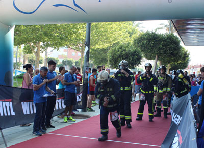 Noticia de Almería 24h: Más de 230 bomberos y corredores de toda España participan en la VI edición de la “Carrera Vertical Torre Laguna”