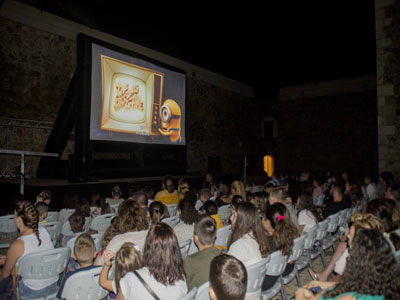 El Castillo de San Andrés se convierte en un improvisado cine al aire libre en las noches de verano
