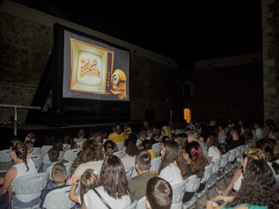 Noticia de Almera 24h: El Castillo de San Andrs se convierte en un improvisado cine al aire libre en las noches de verano