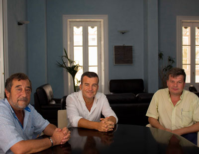 Noticia de Almería 24h: El nuevo director de la fábrica de Holcim visita el Ayuntamiento de Carboneras