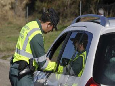 La Guardia Civil detiene a una persona por un delito contra la seguridad vial y falsificacin de documento