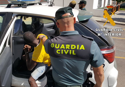 Noticia de Almería 24h: La Guardia Civil detiene a dos personas y esclarece entre otros nueve delitos de estafa y usurpación de estado civil