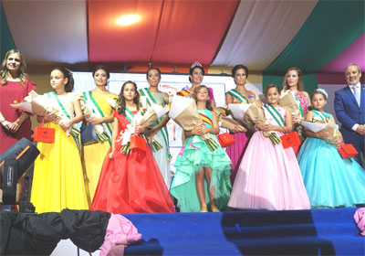 Ana Eva Ruiz Ramos y Cristina Simn Mrquez, reinas Infantil y Juvenil, respectivamente, de las Fiestas de Vera