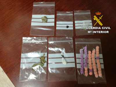 Detenido por llevar escondido en su cinturn 50 pastillas de cido, cocana, Kifi, LSD, marihuana y hachs