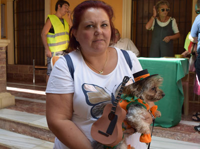 Lucas, el perrito gitanillo, ganador del concurso de mascotas de Feria