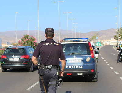 La Polica Nacional detiene a un individuo por seis robos en interior de vehculos en  Almera 