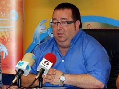Noticia de Almería 24h: IU denuncia que el concejal de Deportes de Roquetas ha gastado más 248.000 euros en una copistería sin concurso alguno