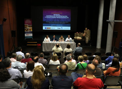Noticia de Almería 24h: El Ayuntamiento de El Ejido acerca el conocimiento del Yacimiento de Ciavieja a los ejidenses a través de una charla y visita guiada al CAEE