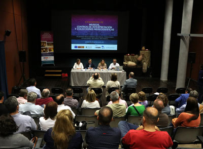 El Ayuntamiento de El Ejido acerca el conocimiento del Yacimiento de Ciavieja a los ejidenses a travs de una charla y visita guiada al CAEE