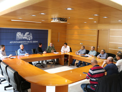 Noticia de Almería 24h: El déficit hídrico, caminos rurales y restos vegetales centran la reunión entre el Ayuntamiento y el Comité Comarcal de COAG
