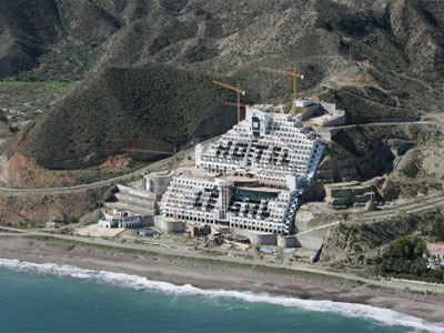 La junta sigue mareando la perdiz en El Algarrobico