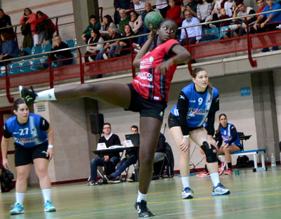 Balonmano. Victoria balsmica de las rojillas para cerrar la primera vuelta