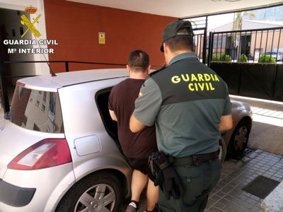 Noticia de Almería 24h: La Guardia Civil en colaboración con Policía Local de Roquetas de Mar detiene al autor de cuatro robos con violencia 