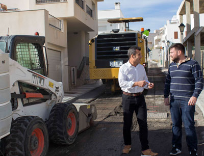 El Ayuntamiento inicia obras de reparación y asfaltado en el barrio de Los Cármenes