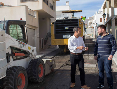 Noticia de Almera 24h: El Ayuntamiento inicia obras de reparacin y asfaltado en el barrio de Los Crmenes