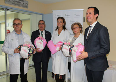 El Hospital Torrecrdenas se suma al proyecto Almohada del Corazn de la Asociacin Espaola Contra el Cncer 