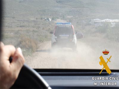 Noticia de Almera 24h: La Guardia Civil investiga al autor de los daos provocados en 4500 metros cuadrados de pimiento en un invernadero de El Ejido