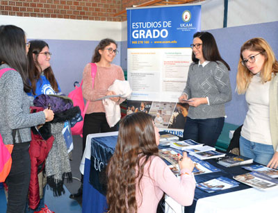 El concejal de Empleo clausura las I Jornadas de Orientacin al estudiante del colegio Portocarrero