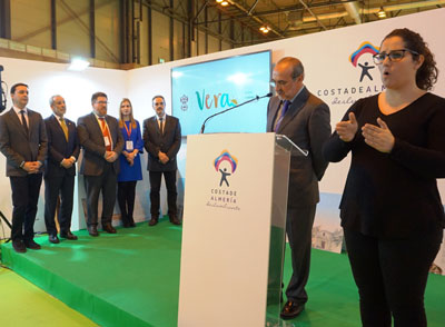 La empresa de turismo accesible Natural Kayak recibe el Sol de Oro de Vera