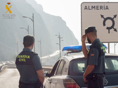La Guardia Civil auxilia a una mujer en parada cardio-respiratoria en la carretera de El Caarete