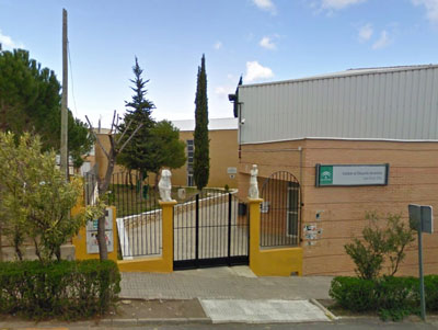 El Ayuntamiento denuncia que la Junta de Andaluca elimina una plaza de limpieza en el IES Juan Rubio Ortiz