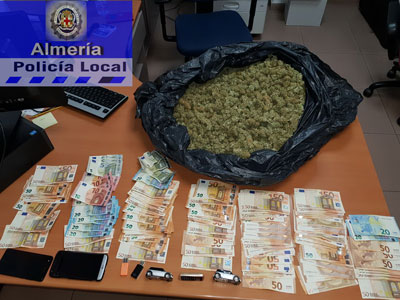 Detenidos por el olor que desprenda el coche, con casi dos kilos de marihuana y 7.000 euros en efectivo