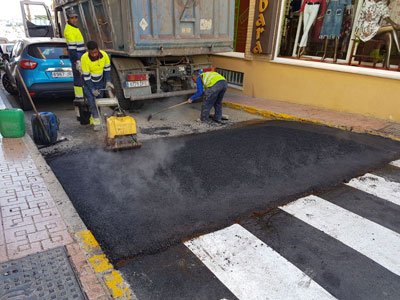 Noticia de Almera 24h: El Ayuntamiento de Garrucha mejora la accesibilidad de sus calles comerciales