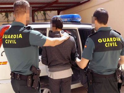 Noticia de Almería 24h: Detenido por robo, por ocupación ilegal de vivienda, usurpación de estado civil, delito de falsedad documental y un delito de lesiones