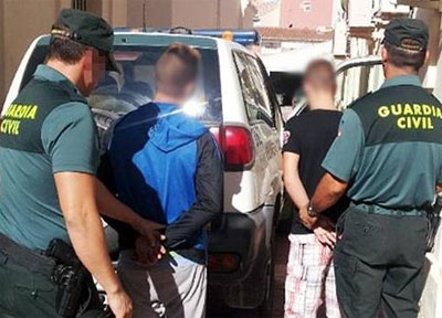 Noticia de Almería 24h: Los sorprenden intentando robar un ciclomotor y agreden al propietario menor de edad