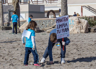 Noticia de Almera 24h: Alumnos del CEIP Federico Garca Lorca se suman a la Campaa de Limpieza de Playas