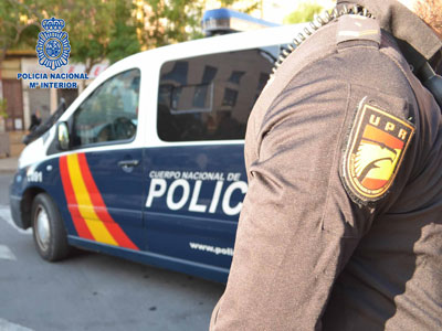 Noticia de Almería 24h: La emprende a puñetazos en la cara y en el estomago con una menor para robarle el móvil y 23 euros
