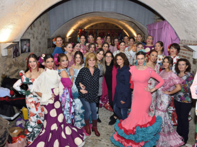 Noticia de Almería 24h: El Castillo de San Andrés acogió el tradicional desfile de trajes de flamenca de Carmen Vega 