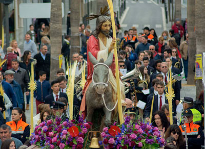 Noticia de Almería 24h: La Borriquita y la María Santísima de la Angustias recorren las calles de Carboneras