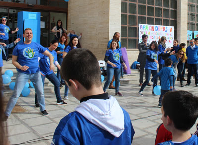 La Plaza Mayor se inunda de globos azules para conmemorar el Día Mundial del Autism