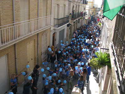 Marcha de escolares veratenses para Romper Barreras y visibilizar el autismo 