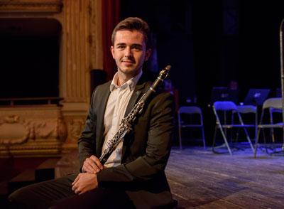 Alejandro Lobato, clarinetista de la OCAL, gana dos concursos a nivel internacional