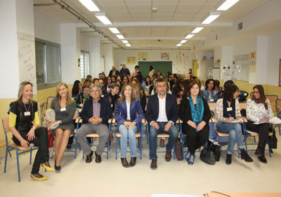 Setenta docentes participan en un encuentro provincial de Comunidades de Aprendizaje en el CEIP Miguel Zubelda de Sern