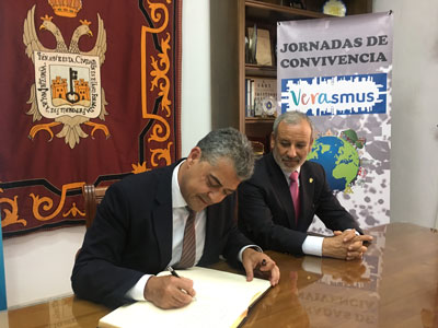 El Ayuntamiento de Vera firma un convenio de colaboracin con la Universidad de Almera para el proyecto Verasmus