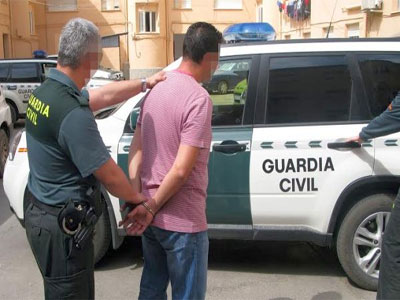 La Guardia Civil detiene a dos personas por un delito de extorsión en Roquetas de Mar